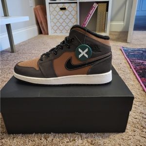 Air Jordan 1 Mid SE Dark Chocolate